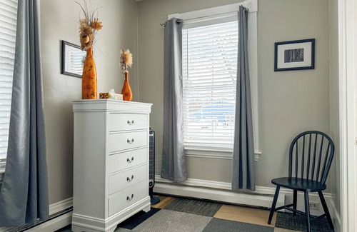 Milford Apartment | NEW - Mins to Manchester - Nashua - Queen Bed - Walk to Downtown/Parks