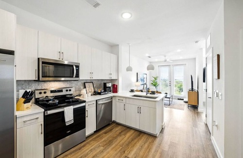 Brentwood Apartment | New Modern 1BD/1BA~Pet Love Loft