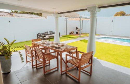 Wayaka House | New Modern 3br Private Pool, 6min Form The Beach