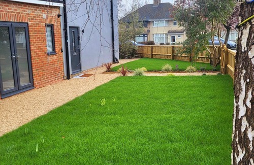 Oxford House | New modern 4 bed, 3.5 bath house free parking