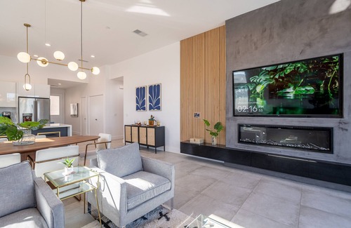 Desert Hot Springs House | New* Modern 4B/3B | Hot Tub, Pool | 2 suites + king beds| EV charger