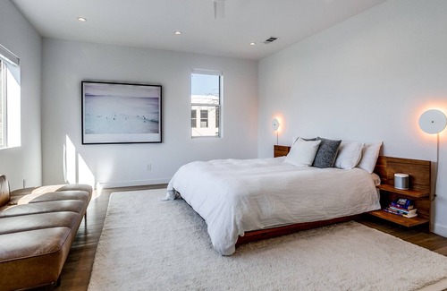 Knox - Henderson House | NEW Modern 4bd / 4ba Luxury Smart Home with Sauna