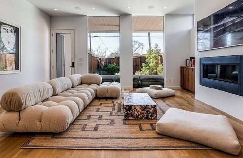 Knox - Henderson House | NEW Modern 4bd / 4ba Luxury Smart Home with Sauna