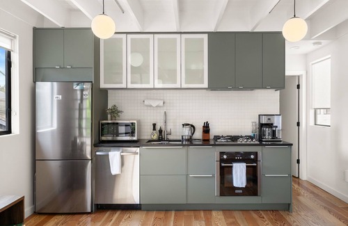 East Cesar Chavez House | NEW Modern 5BR Austin ACL/Formula 1 House