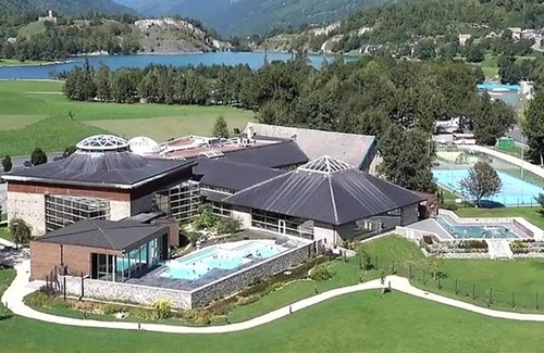 Peyragudes Apartment | New Modern Apartment for 6 Near Shops & SkyVall Lift in Loudenvielle