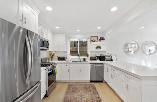 West Newport Hotel | NEW Modern Beach Home 2Bed 2Bath Sleep 7people Steps to the Water