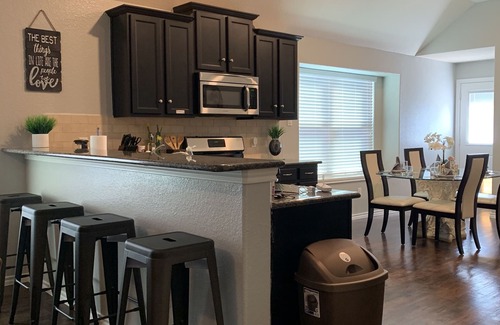 Houston House | New modern, beautiful 3BR,2BA home near IAH airport, Woodlands &Downtown Houston