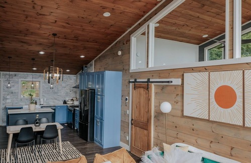 Blue Ridge Cabin | New Modern Boho Escape W/2 King Suites + Hot Tub Near DT