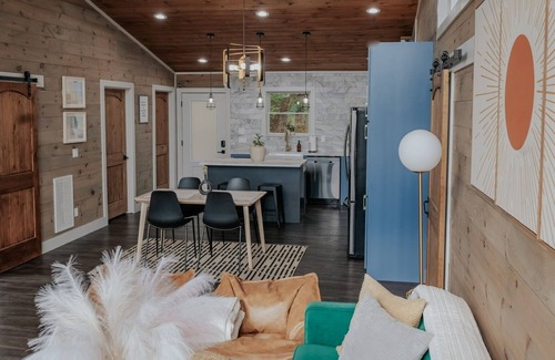 Blue Ridge Cabin | New Modern Boho Escape W/2 King Suites + Hot Tub Near DT