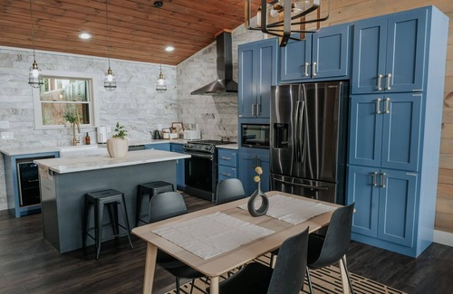 Blue Ridge Cabin | New Modern Boho Escape W/2 King Suites + Hot Tub Near DT