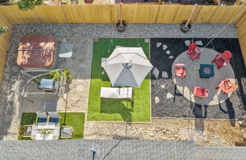 Sacramento House | NEW - Modern Boho Vibes - Fun Backyard - Hot Tub - Min to DT