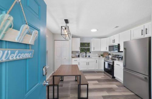 St. Augustine House | NEW Modern Bungalow Close to Downtown! Fully Fenced Yard