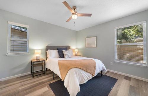 St. Augustine House | NEW Modern Bungalow Close to Downtown! Fully Fenced Yard