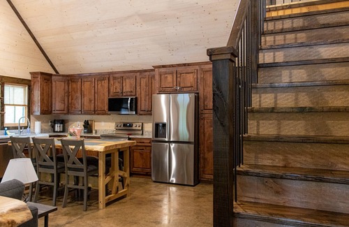 Rising Fawn Cabin | New! Modern Cabin w/Hot Tub, Fire Pit, Private; 2 miles to Cloudland Canyon, Hiking, McLemore Golf