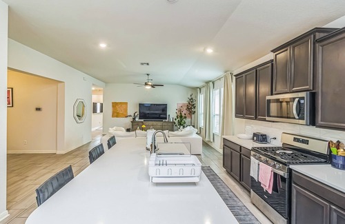 Medina Valley House | NEW! Modern Comfort - San Antonio Retreat