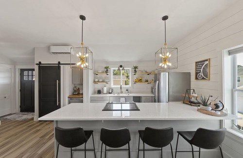 Bluffton House | NEW! Modern cottage and perfect location!