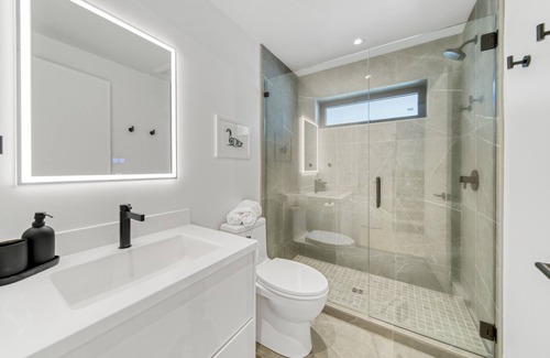 Dunbar House | New Modern Dunbar Laneway Getaway