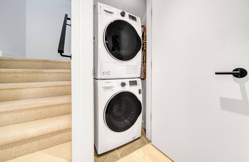 Dunbar House | New Modern Dunbar Laneway Getaway