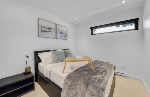 Dunbar House | New Modern Dunbar Laneway Getaway