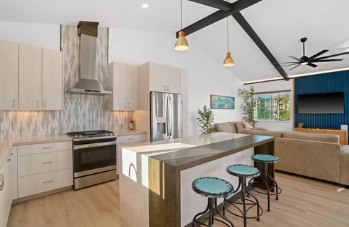 Wailua House | New Modern Hawaiian 2-bedroom house in Kapaʻa with amazing ocean/mountain views