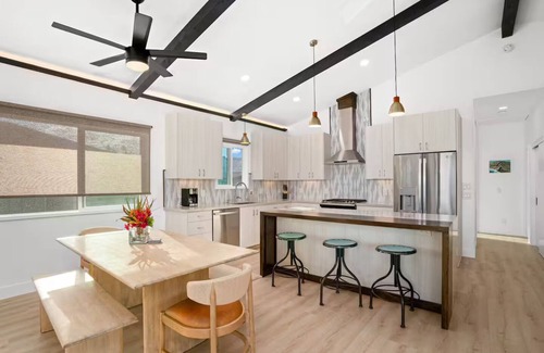 Wailua House | New Modern Hawaiian 2-bedroom house in Kapaʻa with amazing ocean/mountain views