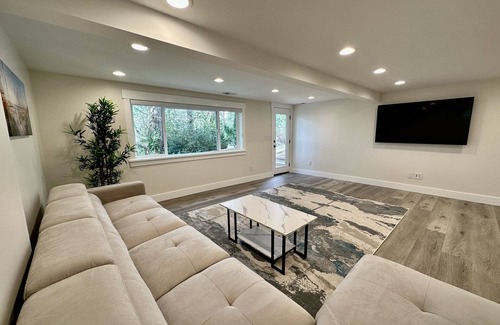 Newport House | New Modern Home in Bellevue