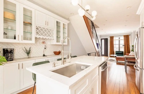 East Passyunk Crossing House | New modern home in welcoming South Philly neighborhood
