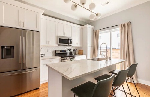 East Passyunk Crossing House | New modern home in welcoming South Philly neighborhood