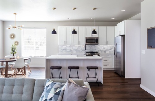 Spokane House | NEW MODERN HOME · Luxury Home in Spokane- Wifi- Over 3,200 Square Ft