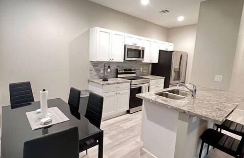 Houston House | NEW modern home near Downtown!