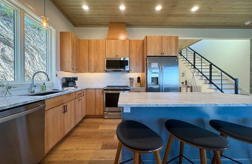 Sevierville House | New! Modern Home - Panoramic Views of the Smokies!