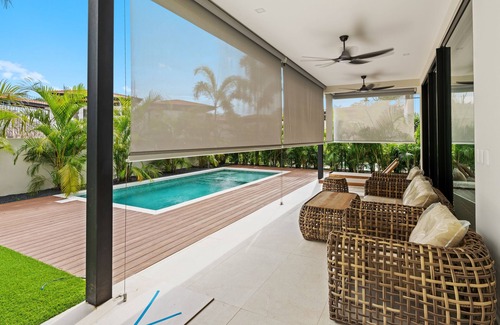 Santa Cruz House | New modern luxury Condo, exclusive community, mini golf, private pool, Beach Club Membership