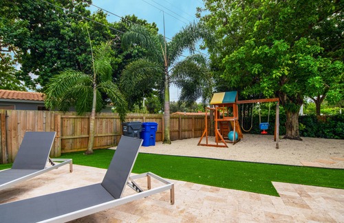 Hollywood Hills Villa | NEW MODERN LUXURY HOME IN HOLLYWOOD 5/3+ POOL