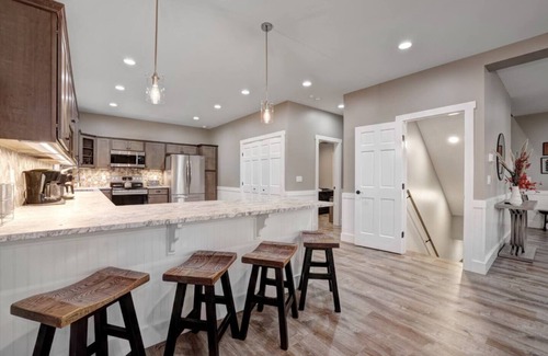 Lake Harmony Estates House | New Modern Luxury Lakeview Haven: Lake Access,HotTub, Game Room, FirePits, Pets