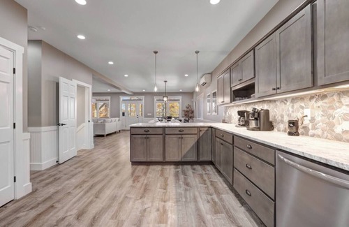 Lake Harmony Estates House | New Modern Luxury Lakeview Haven: Lake Access,HotTub, Game Room, FirePits, Pets