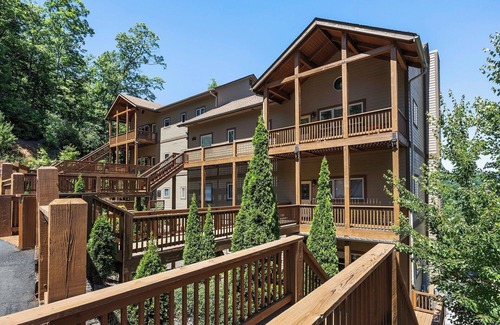 Whittier Condo | New Modern Mountain Condo with Vista Mountain Views, Large Deck, Washer & Dryer!