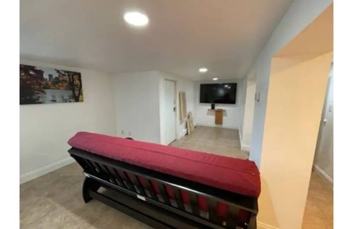 Bronxville Apartment | New, modern, paw friendly, quiet and close to NYC.