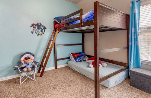 New Braunfels House | *NEW*Modern | Private Backyard | Office | Pets OK!