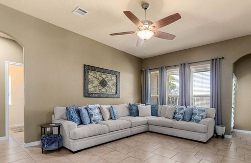 New Braunfels House | *NEW*Modern | Private Backyard | Office | Pets OK!