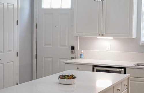 Magic Landings House | New Modern Relaxing TH, w/Pool & Close to Disney Parks