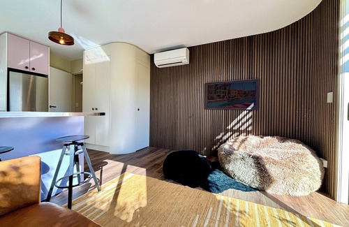 Wanaka Apartment | New modern retro unit close to town with mountain views