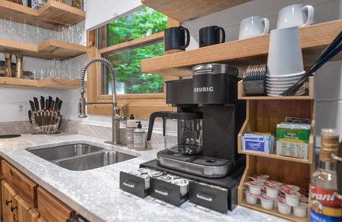 Morganton Cabin | *NEW* Modern Rustic Cabin w/AMAZING views! Hot Tub, 2 King Suites, Pet Friendly
