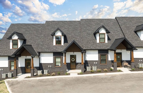 Sevierville House | NEW Modern Smoky Mountain Retreat/Game Room