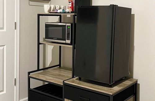 Dundee Apartment | New Modern Studio/Guest House in serene Dundee, Great Location, Smoke-Free