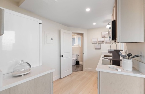 Village of La Jolla Apartment | New - Modern Studio - Stunning Ocean View