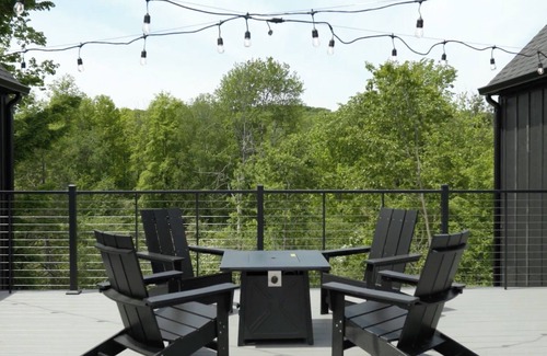 Bellaire Apartment | New Modern Studio w/Resort Amenities. Hot Tubs, Sauna & More! Walk to Downtown!