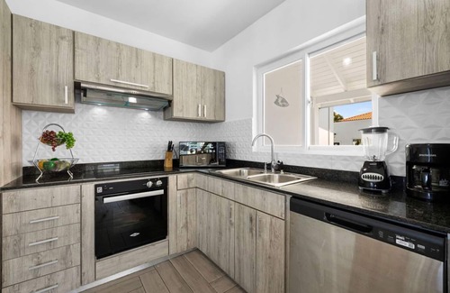 Noord Villa | *NEW* Modern Stylish 6BR 6BA Villa near PalmBeach