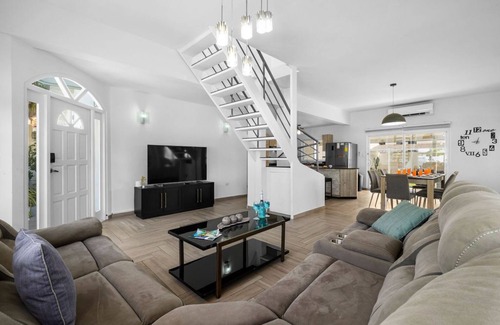 Noord Villa | *NEW* Modern Stylish 6BR 6BA Villa near PalmBeach