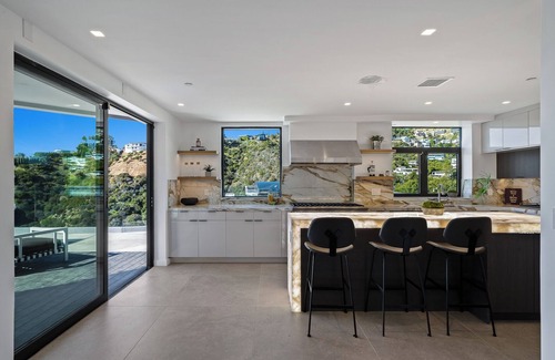The Bird Streets Villa | New Modern Sunset Strip 5Bd Jetliner View Villa