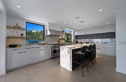 The Bird Streets Villa | New Modern Sunset Strip 5Bd Jetliner View Villa